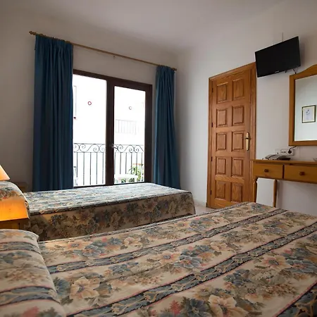 Hostal Sa Rota-3